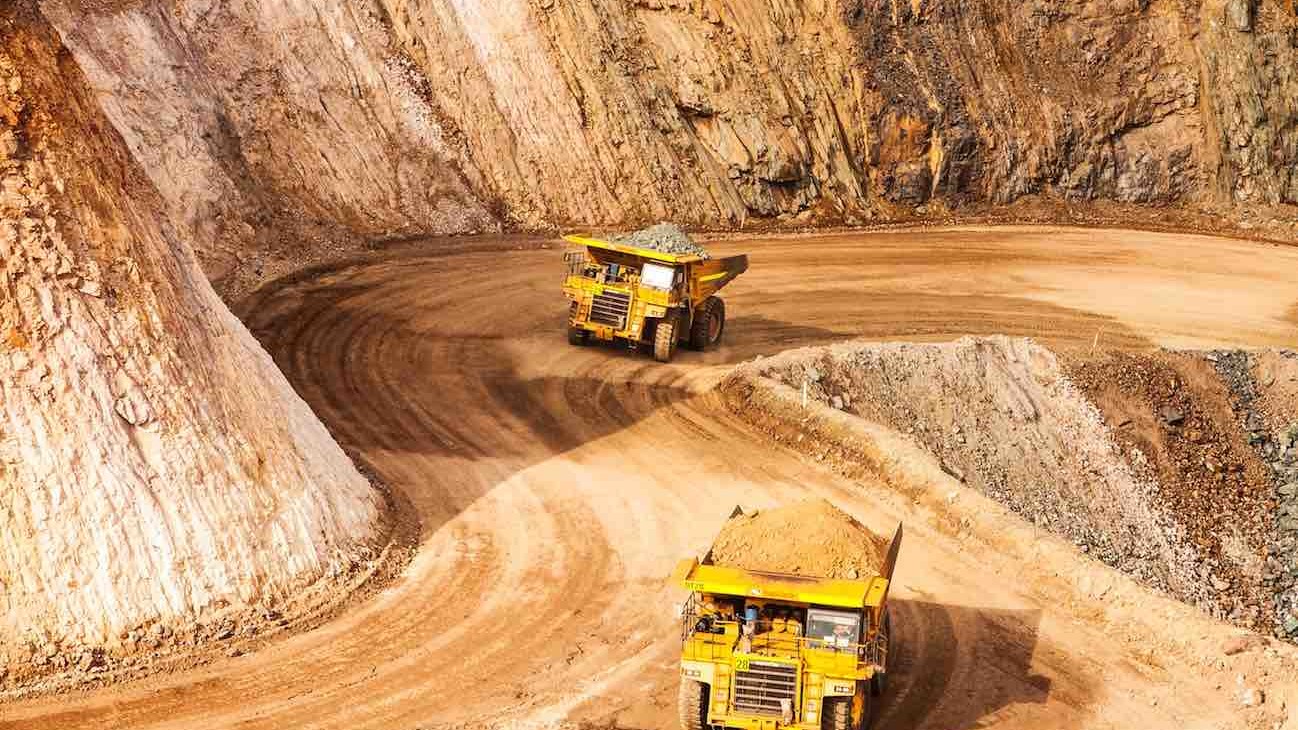 coal-mining-communities-battle-dust-pollution-global-road-technology
