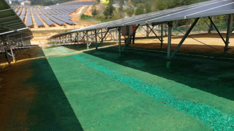 global-road-technology-the-application-of-dust-control-in-solar-farm-developments