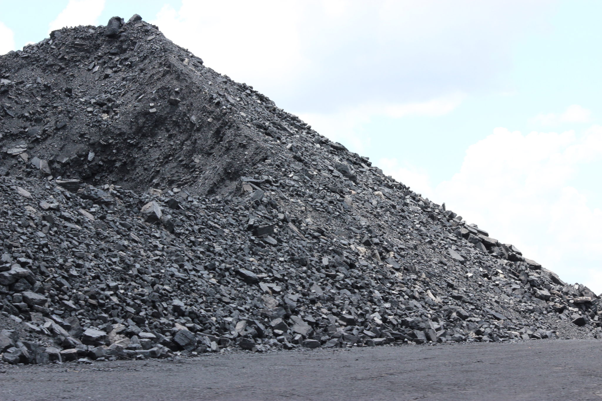 global-road-technology-the-importance-of-stockpile-dust-suppression